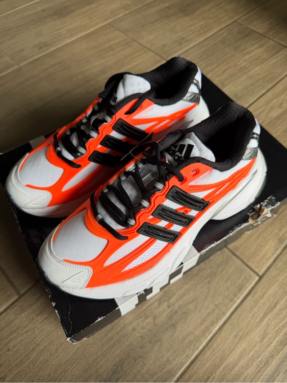 Adidas ADISTAR XLG 2.0 SHOES( box damaged)